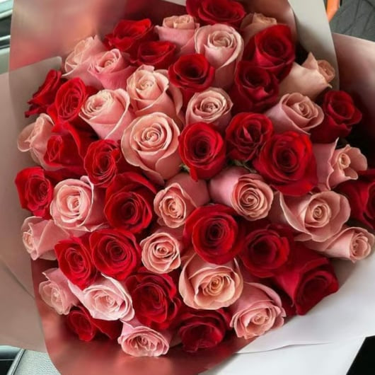 “Love Explosion 50 Roses”